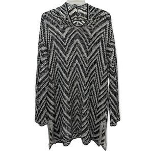 EILEEN FISHER Black and White Chevron Sweater Size M